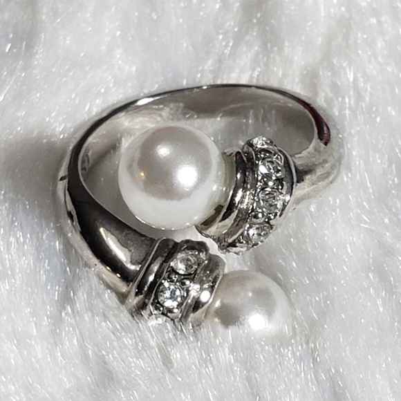 Vintage 90s NRT Silver Tone Ring Faux Pearl Accent - Picture 2 of 4